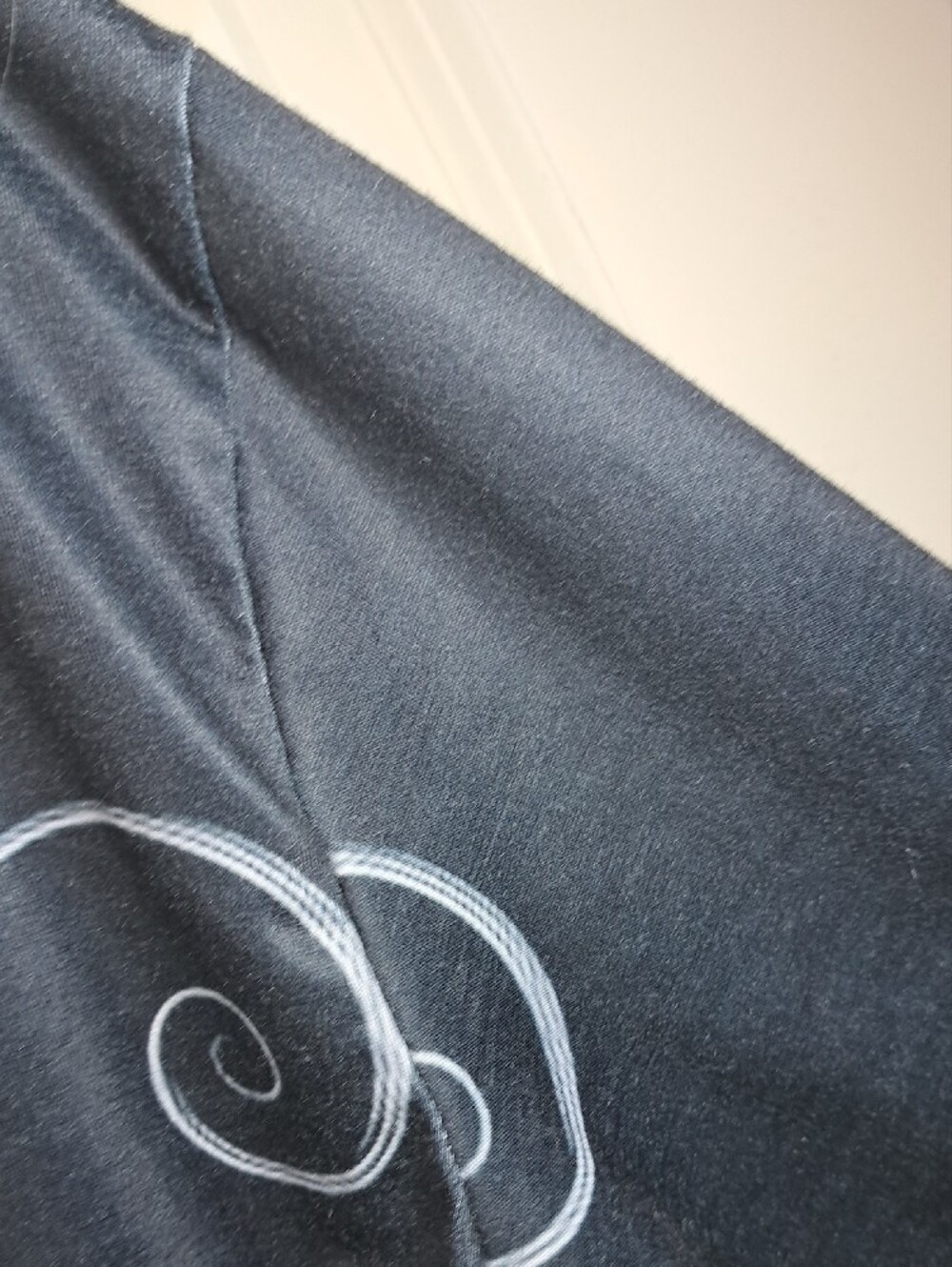 V-Neck Womens Graphic Top - Black & White - Picture 4 of 7